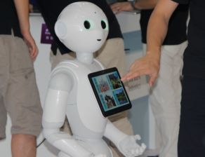 人工智能赋予了机器人全新的能力,进一步扩展了机器人的应用场景